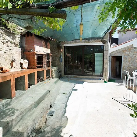 Casa De Ferias Em Paredes (Porto)